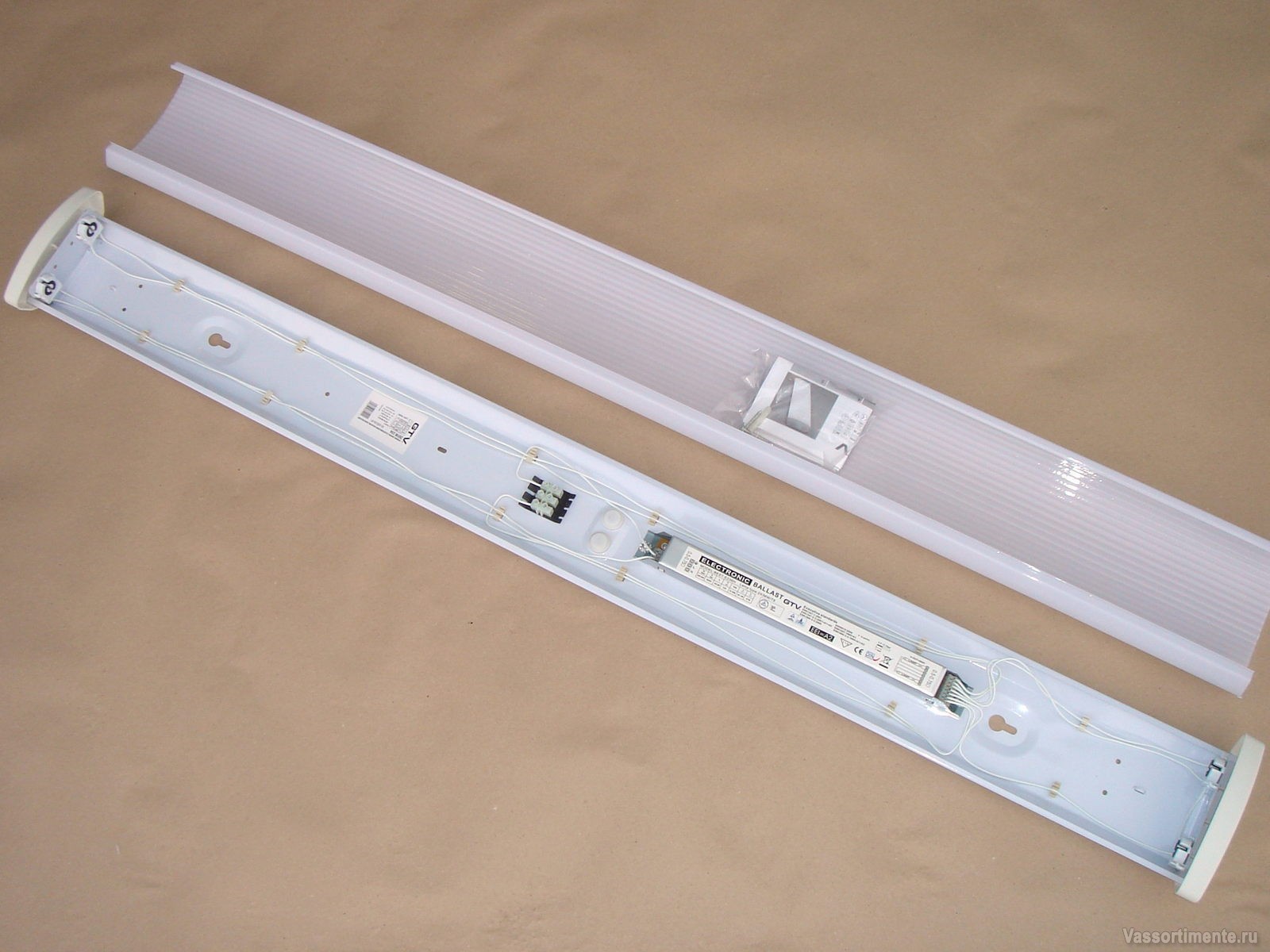 Светильник под люминесцентную лампу LTX 2x36 (210x1290х75) прозр.
